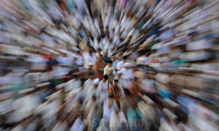 Ratusan Warga Gelar Salat Idul Adha di Jalanan Kampung Melayu Jakarta