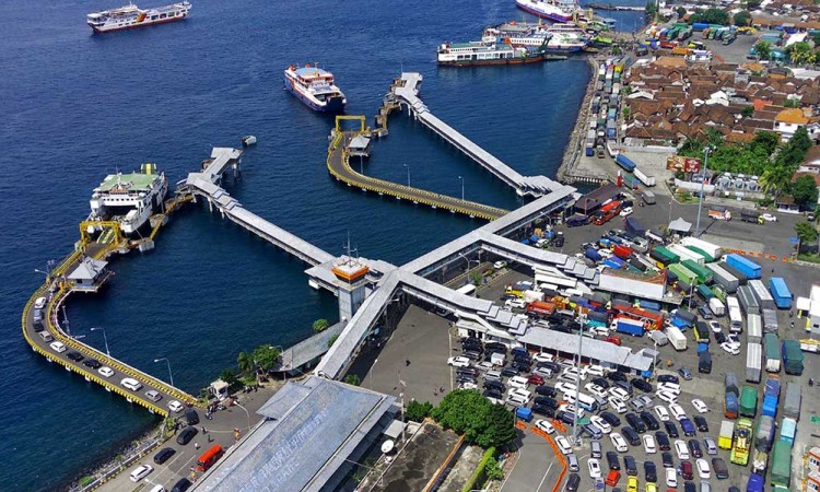 Begini Kondisi Antrean Panjang di Pelabuhan Ketapang Banyuwangi