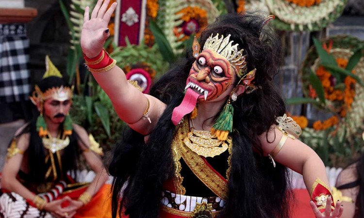Pagelaran Sendratari Berjudul Gumarang saat Pesta Kesenian Bali