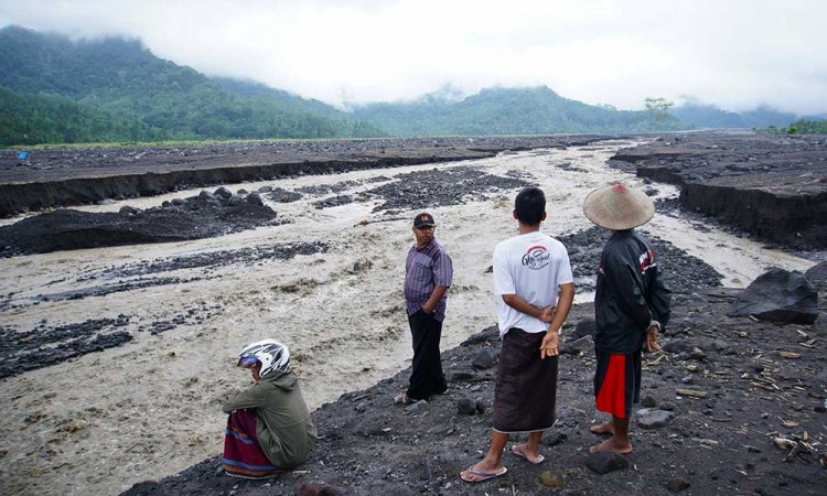 Ribuan Warga Mengungsi Akibat Banjir Lahar Gunung Semeru
