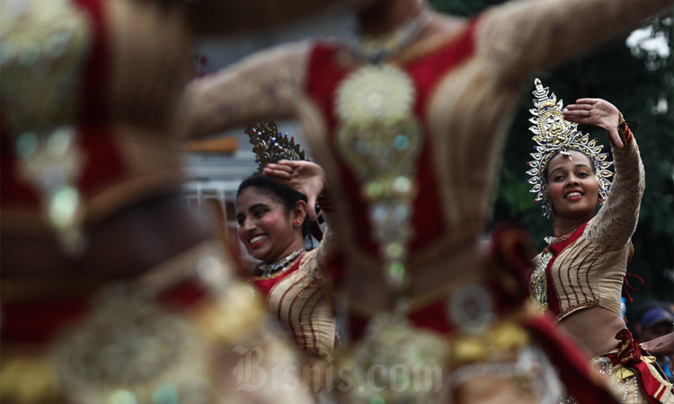 Parade Surabaya Cross Culture International Folk Art Festival