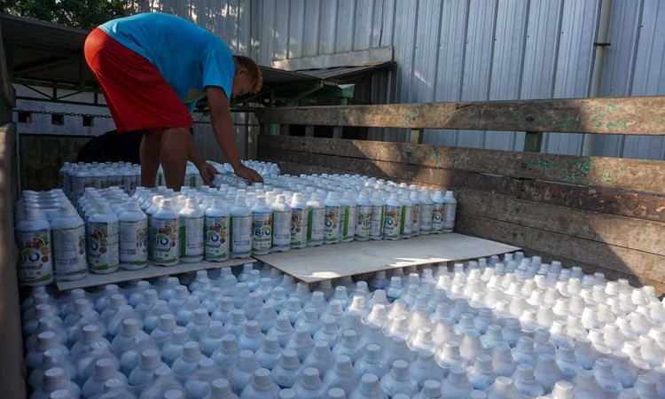 Kementan Bagikan 40.140 Botol Pupuk Hayati Cair Bersubsidi Secara Gratis