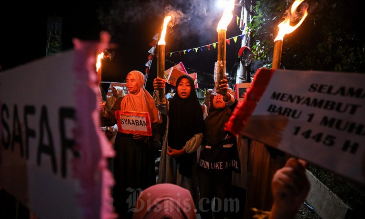 Keseruan Pawai Obor di Depok Dalam Rangka Menyambut Tahun Baru Islam 1445 H