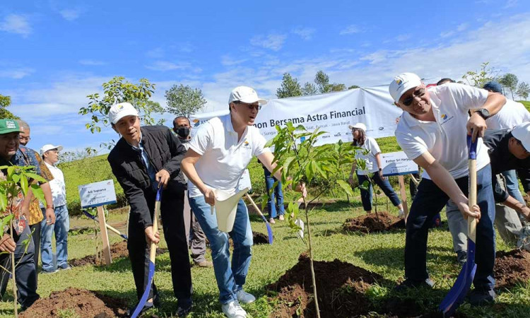Astra Financial Bersama Unit Bisnisnya Tanam 6.600 Pohon di Titik 0 Sungai Ciliwung