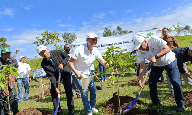 Astra Financial Bersama Unit Bisnisnya Tanam 6.600 Pohon di Titik 0 Sungai Ciliwung