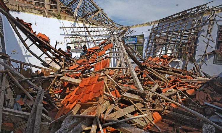 Gedung Sekolah di SMPN 2 Karangtanjung di Banten Rusak Berat Akibat Gempa Bumi