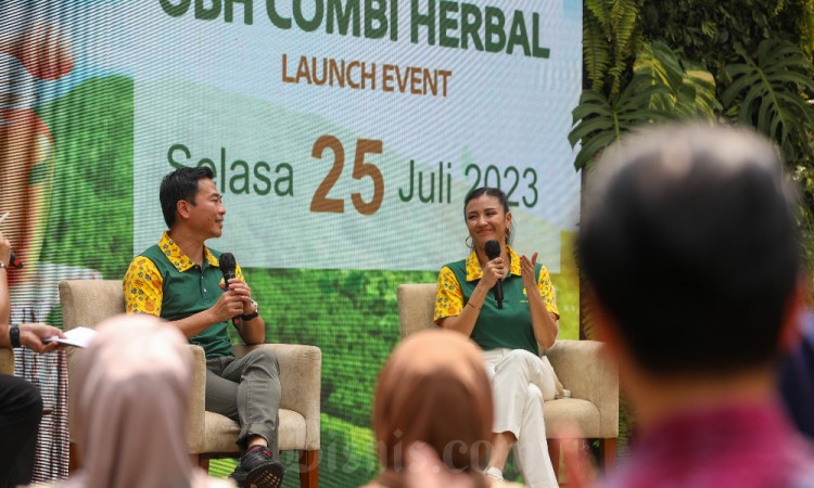 PT Combiphar Luncurkan OBH Combi Herbal