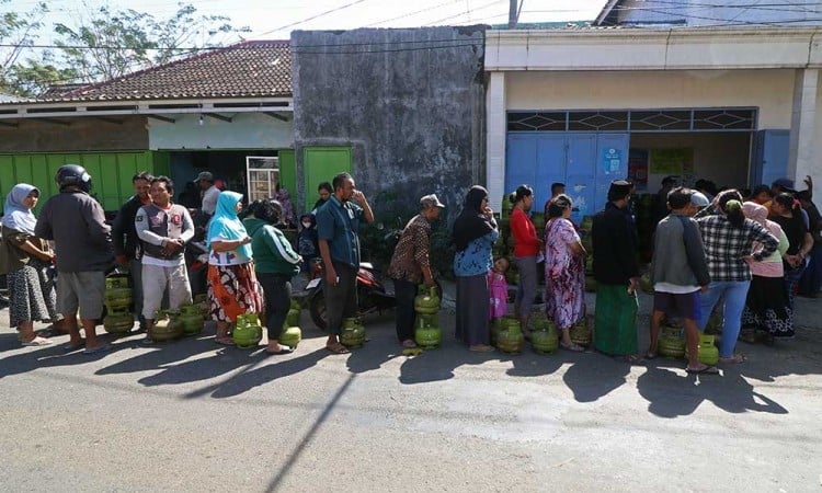 Kelangkaan Gas Elpiji 3 Kilogram Terjadi di Kediri