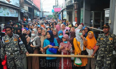 Tradisi Bagi Nasi Jangkrik di Kudus