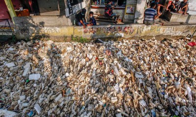 Kali Krukuk di Depok Dipenuhi Sampah Plastik