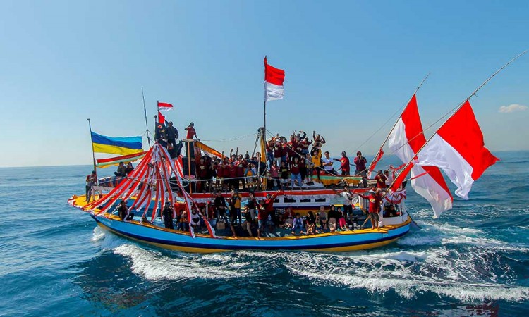 Keseruan Ritual Petik Laut di Kalibuntu Probolinggo