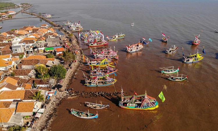 Keseruan Ritual Petik Laut di Kalibuntu Probolinggo