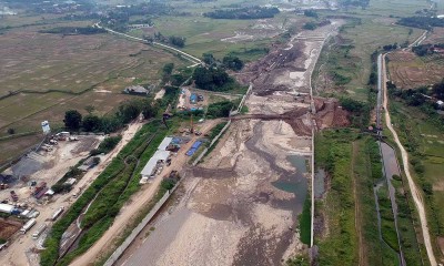 Aliran Sungai Cipamingkis di Bendung Cipamingkis Bogor Mengering