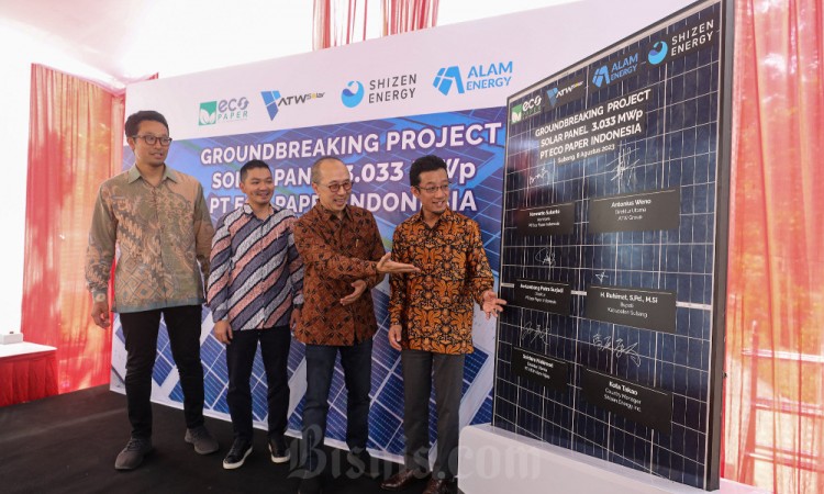 Pemasangan Panel Surya Berkapasitas 2.500 kVa di Atap Pabrik PT Eco Paper Indonesia