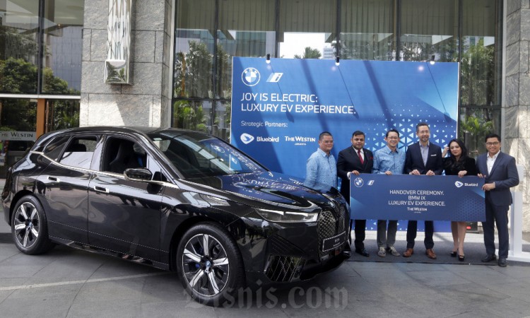 BMW Indonesia Berkolaborasi Dengan Bluebird Group Hadirkan Pengalaman Premium Dengan BMW iX