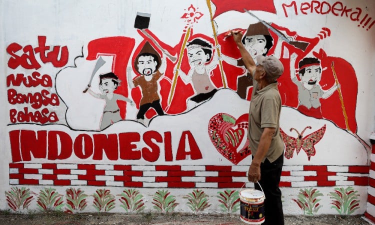Sambut Kemerdekaan, Warga di Jakarta Membuat Mural di Jalanan