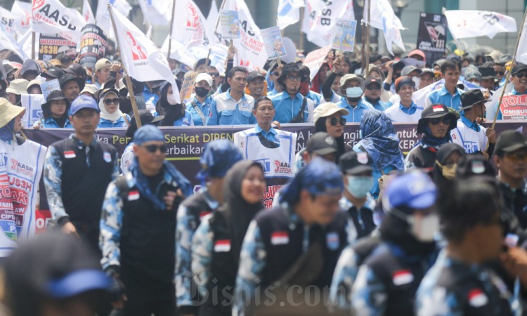 Buruh Lakukan Long March di Jakarta Untuk Mencabut UU Cipta Kerja