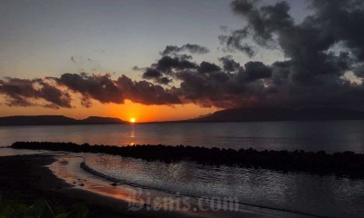 Keindahan Matahari Terbit di Kota Sunrise of Java