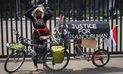 Suporter Arema Malang Bersepeda ke Jakarta Untuk Meminta Keadilan Atas Tragedi Stadion Kanjuruhan