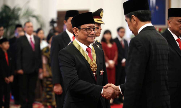 Ari Dwipayana dan Sukardi Rinakit Dianugerahi Bintang Jasa Utama atas Jasanya Sebagai Tim Komunikasi Presiden