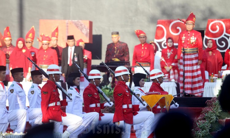 Kemeriahan Upacara Memperingati Hari Kemerdekaan di Pantai Losari Makassar