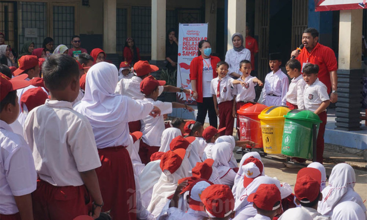 Edukasi Pilah Sampah Untuk Pelajar di Bantar Gebang