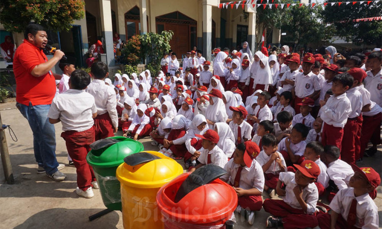 Edukasi Pilah Sampah Untuk Pelajar di Bantar Gebang