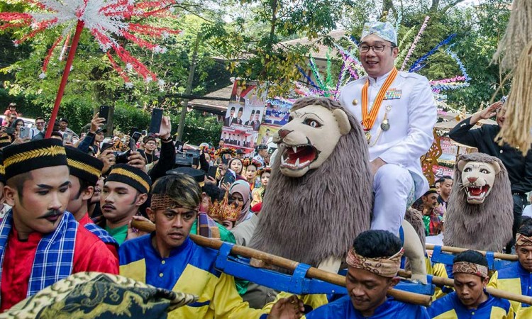 Parade Kesenian Jawa Barat Meriahkan Perayaan Hari Jadi ke-78 Provinsi Jawa Barat