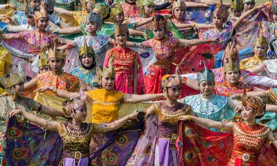 Parade Kesenian Jawa Barat Meriahkan Perayaan Hari Jadi ke-78 Provinsi Jawa Barat