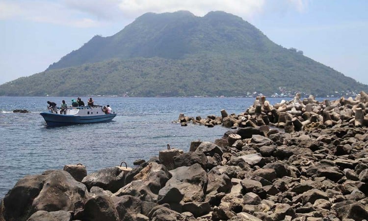 Proyek Pembangunan Dermaga Penyeberangan Pulau Hiri Mangkrak