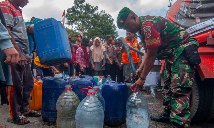 Pendistribusian Air Bersih Kepada Warga di Klaten Yang Terdampak Kekeringan