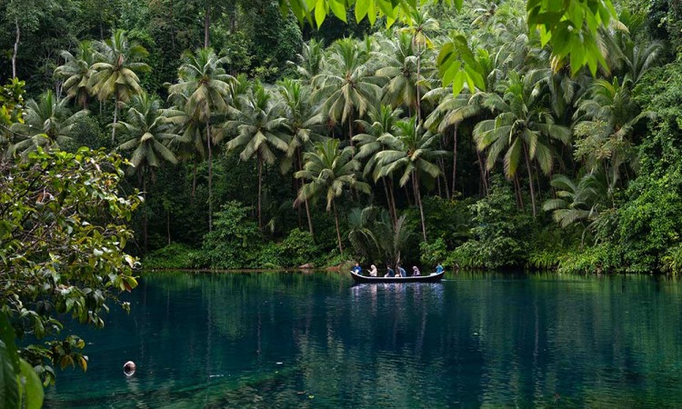 Keindahan Kawasan Wisata Danau Paisupok di Sulawesi Tengah