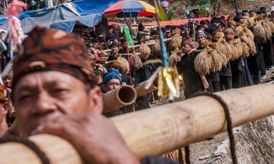 Masyarakat Adat Kasepuhan Cisungsang di Banten Menggelar Tradisi Seren Taun