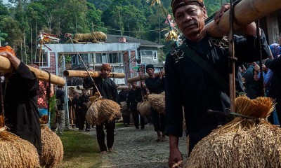 Masyarakat Adat Kasepuhan Cisungsang di Banten Menggelar Tradisi Seren Taun