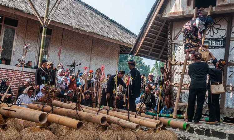 Masyarakat Adat Kasepuhan Cisungsang di Banten Menggelar Tradisi Seren Taun