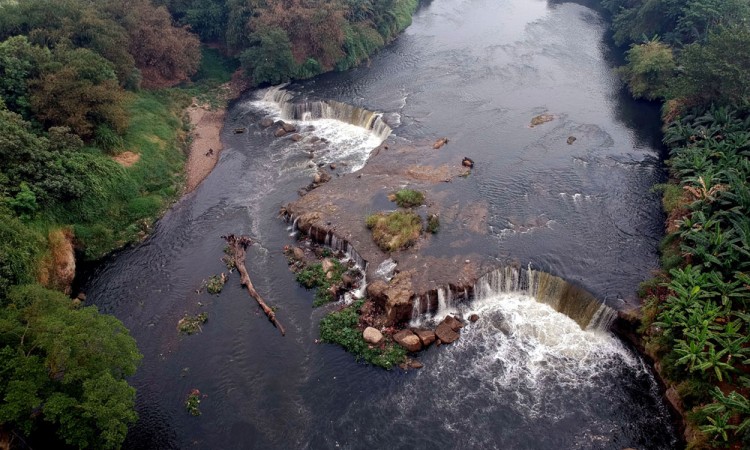 Aliran Sungai Cileungsi di Bogor Tercemar Limbah Pabrik