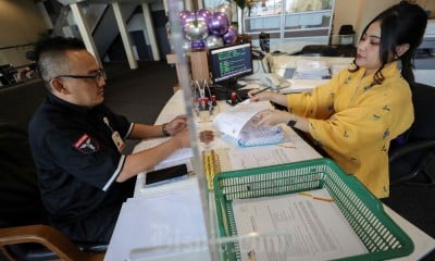 Sambut Harpelnas 2023, Bank Mega Menghias Kantornya di Seluruh Indonesia 