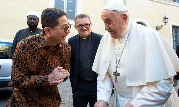 Arsjad Rasjid Boyong Motor Listrik Alva ke Vatikan