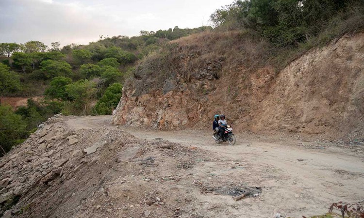 Pelebaran Jalan Desa di Sigi Sulawesi Tengah Telan Anggaran Rp15 Miliar