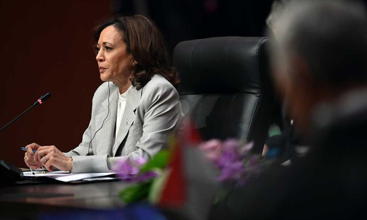 Foto-Foto Wakil Presiden AS Kamala Harris Saat Berbicara di KKT Asean