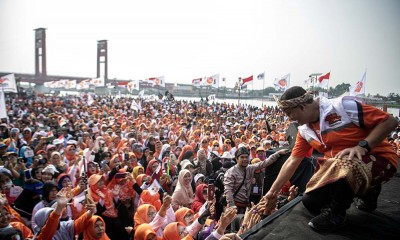 Anies Hadiri Senam Sehat Bersama di Palembang