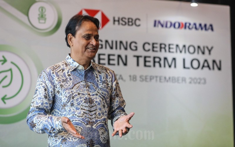 President Director and Group CFO Indorama V.S Baldwa memberikan kata sambutan di sela penandatanganan kerja sama pinjaman berjangka hijau di Jakarta, Senin (18/9/2023). PT Bank HSBC Indonesia menyalurkan pinjaman berjangka hijau sebesar USD20 juta kepada PT Indo-Rama Synthetics Tbk., guna mendukung upaya Indo-Rama mengurangi konsumsi energi melalui instalasi mesin-mesin baru dengan teknologi dan penggunaan energi yang lebih efisien pada perluasan pabrik benang pintal, serta meningkatkan pencapaian ESG dari Indorama Group secara keseluruhan. Bisnis/Arief Hermawan P