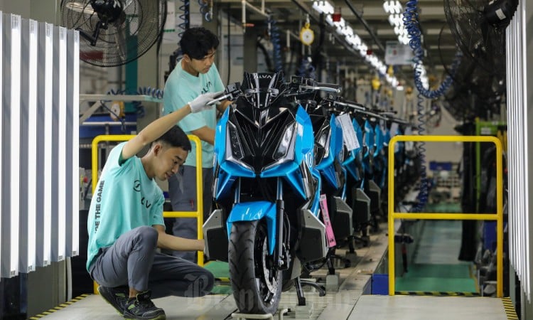 Penerapan Industri 4.0 di Pabrik Sepeda Motor Lisrik Alva