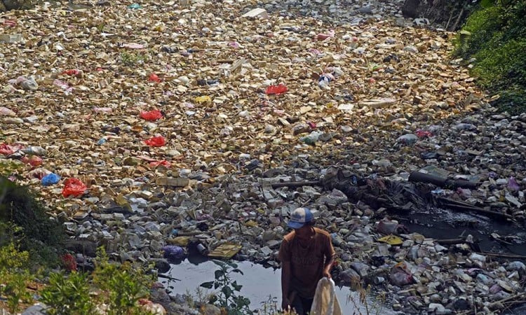 Sungai Cibanten di Banten Dipenuhi Sampah