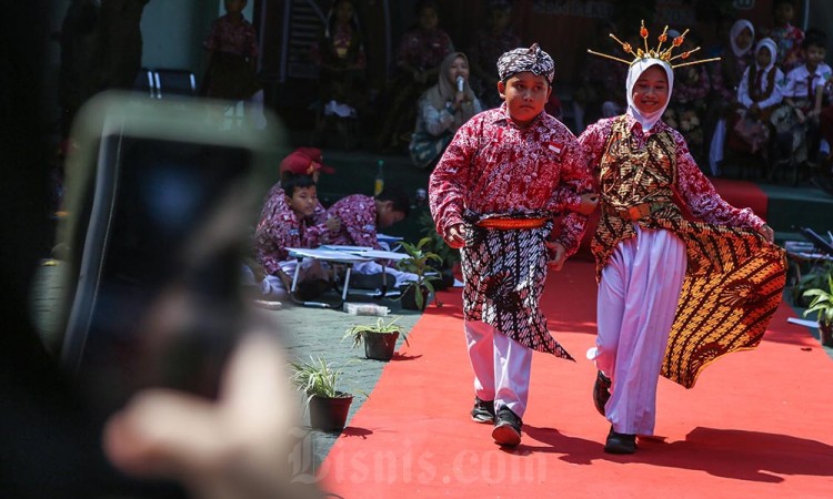 Parade Batik Katulistiwa di Semarang