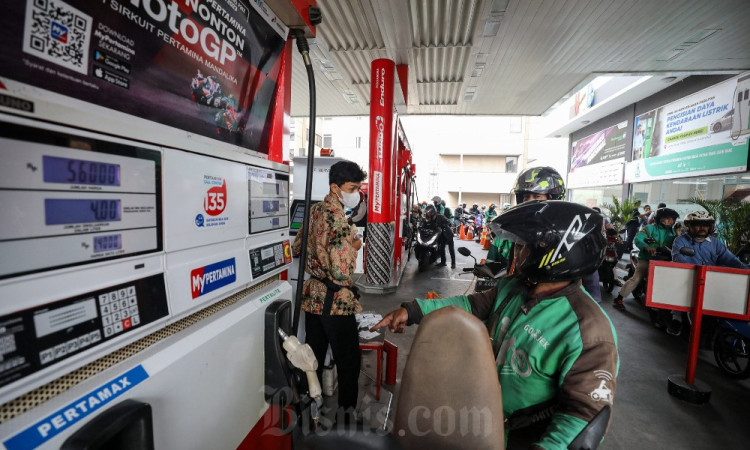 PT Pertamina Retail (PTPR) Berikan Kejutan Kepada Pelanggan Yang Berpakaian Batik