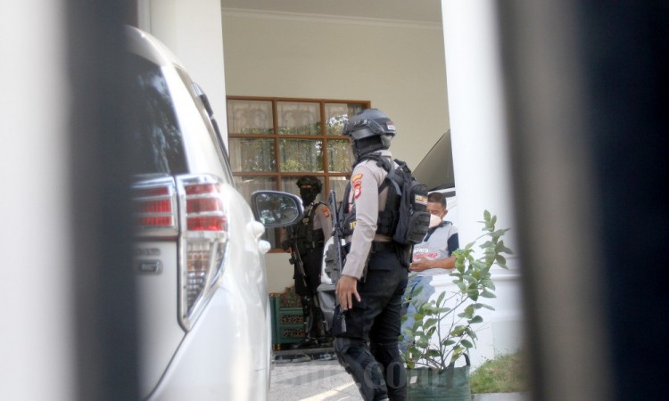 Penyidik KPK Lakukan Penggeledahan Rumah Menteri Pertanian Syahrul Yasin Limpo di Makassar