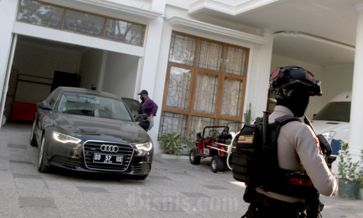Penyidik KPK Lakukan Penggeledahan Rumah Menteri Pertanian Syahrul Yasin Limpo di Makassar