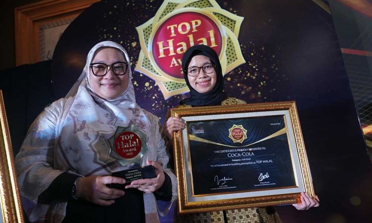Coca-Cola Menerima Penghargaan Top Halal Award 2023