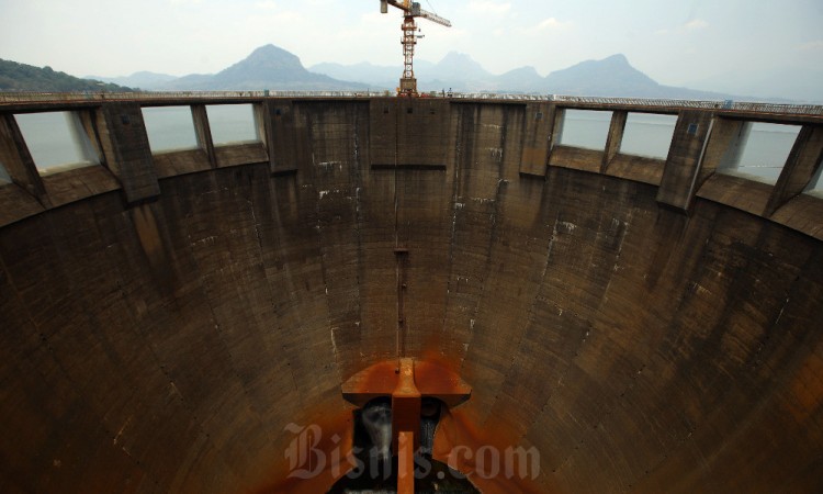 Debit Air di Waduk Jatiluhur Mulai Menyusut